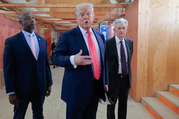 Trump, Powell tussle over renovation costs in rare visit